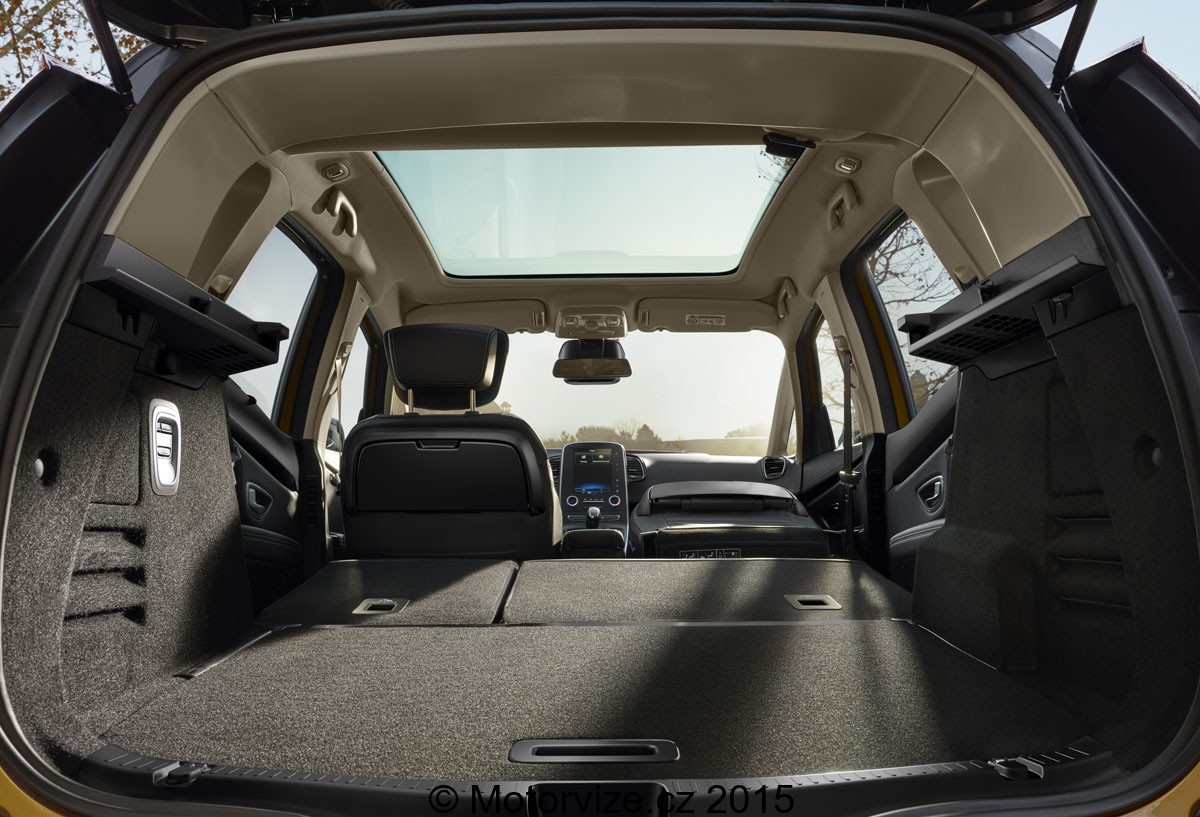 New Renault SCENIC 28 © Mickaël SCHNABEL – Prodigious Production