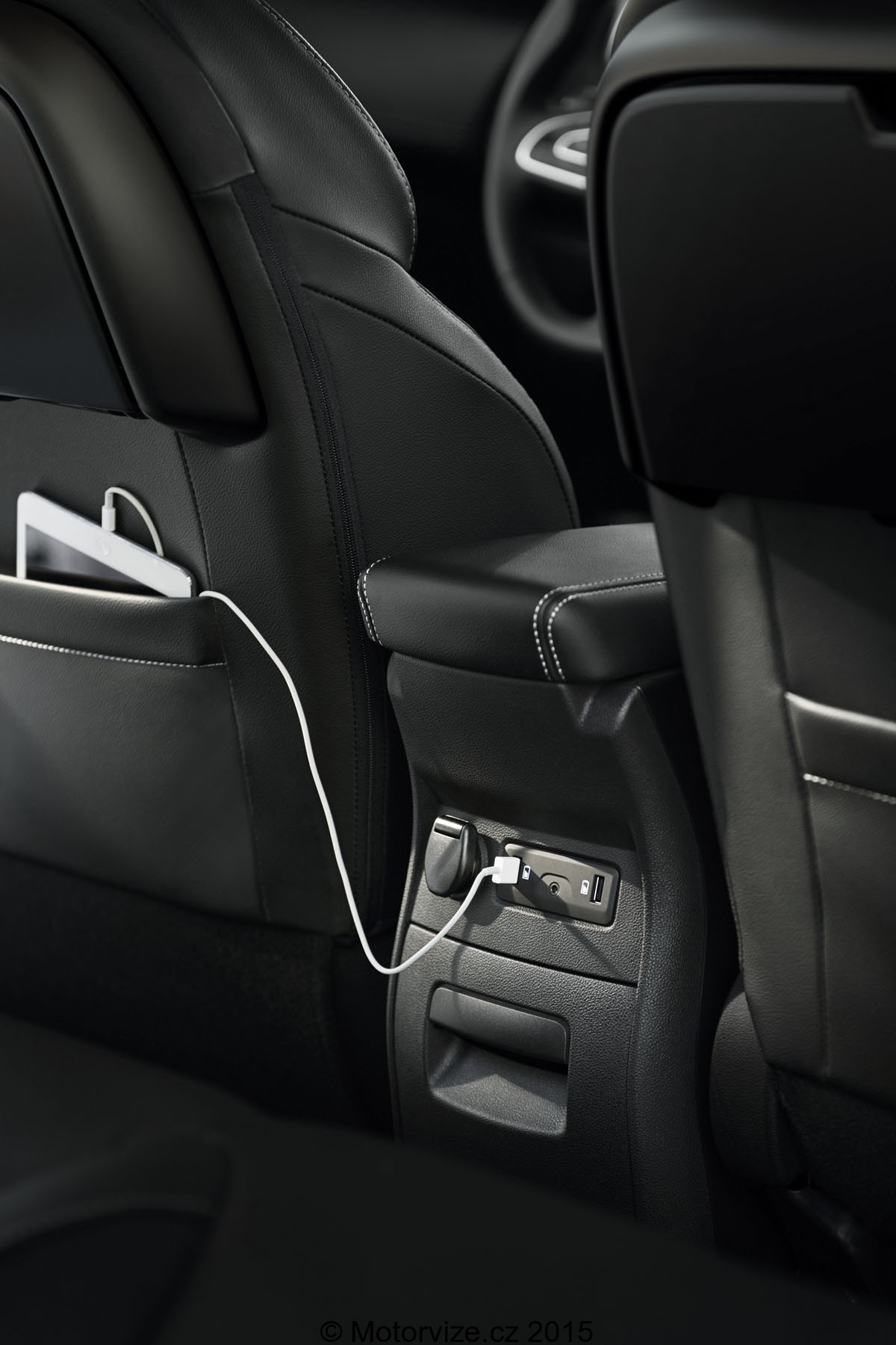 New Renault SCENIC 30 © Mickaël SCHNABEL – Prodigious Production