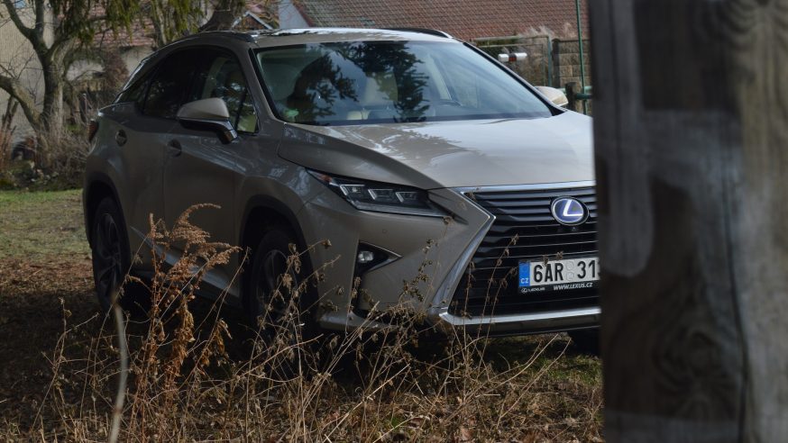 Lexus RX450h: moderní luxus mnoha tváří