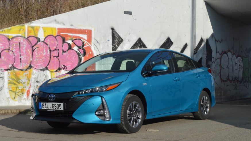 Toyota Prius PHV – azurové překvapení