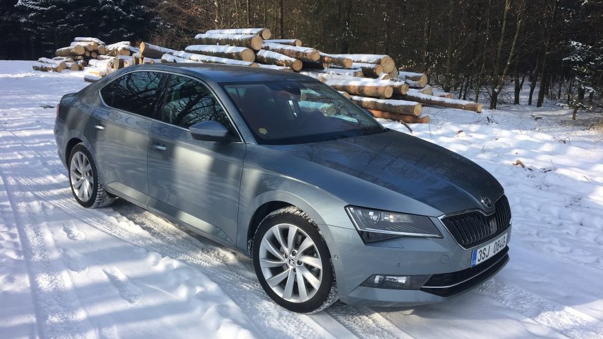 Škoda Superb 2.0 TDI 4×4: cesta k jezeru a zase zpátky