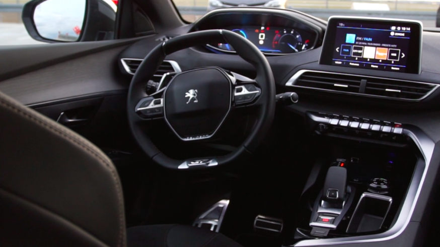 Za Volantem interiéru i-Cockpit s Peugeotem 5008