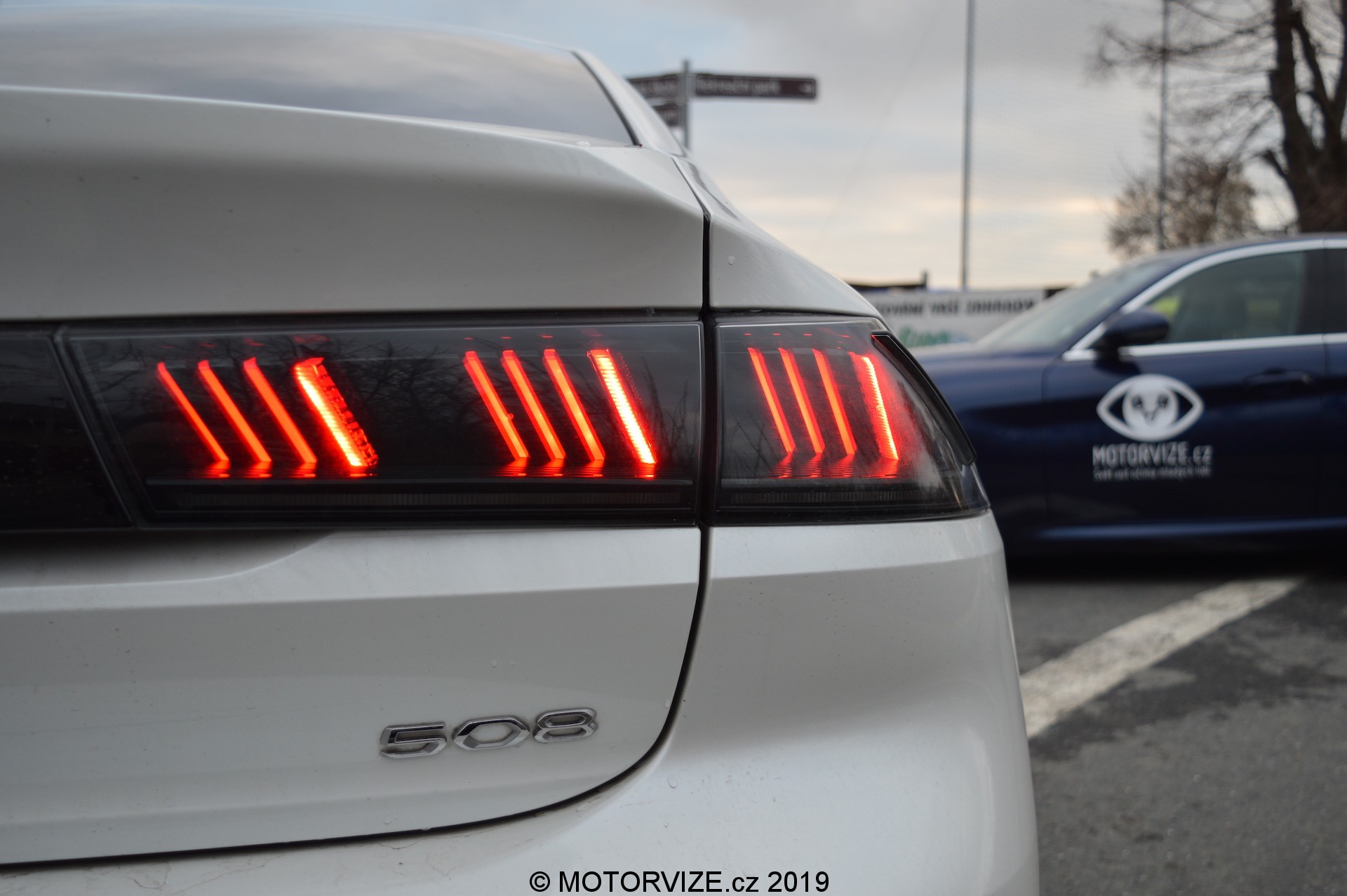 Srovnávací test: 180 koní v naftě (AR Giulia) a v benzínu (Peugeot 508)