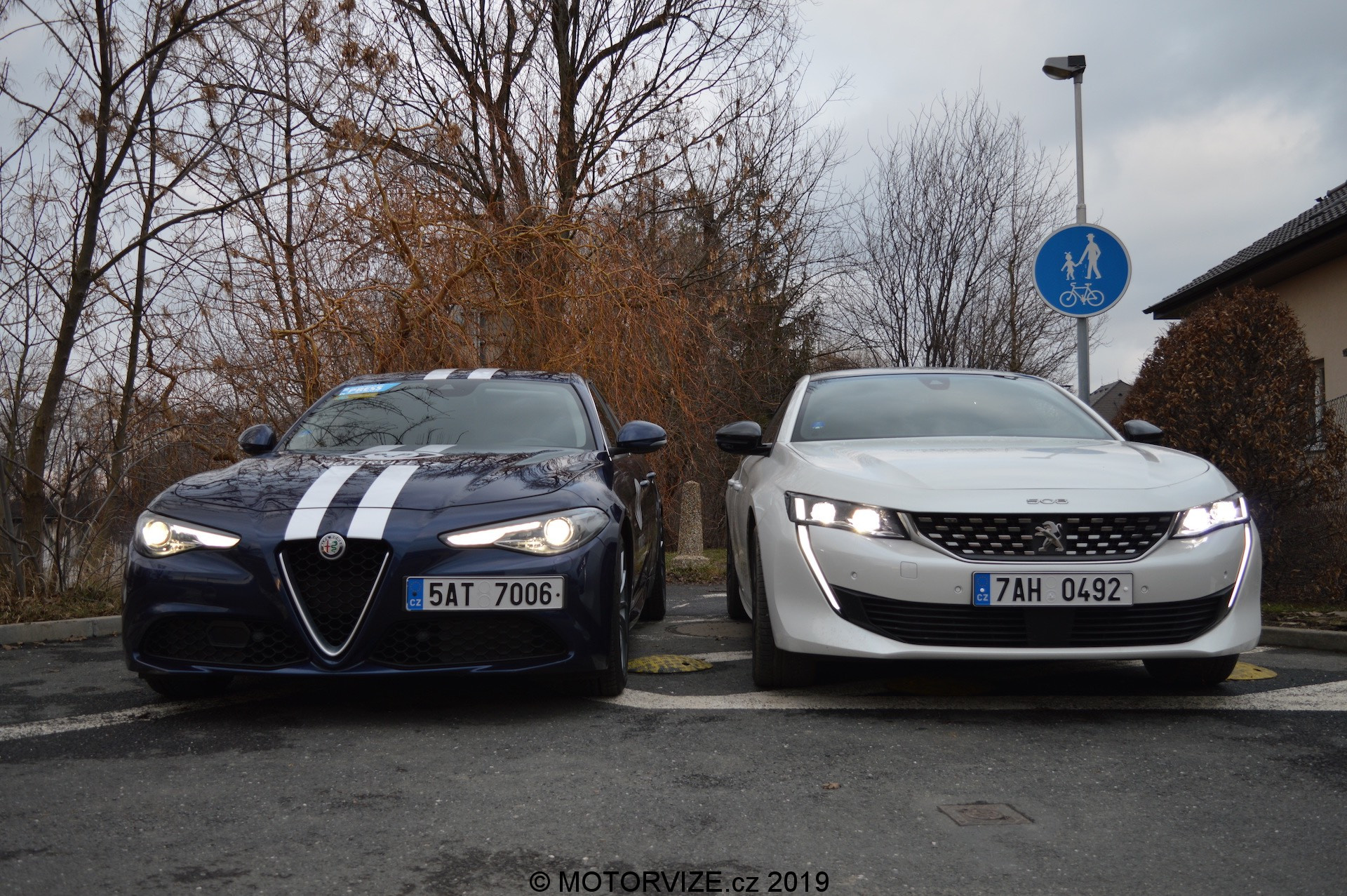 Srovnávací test: 180 koní v naftě (AR Giulia) a v benzínu (Peugeot 508)