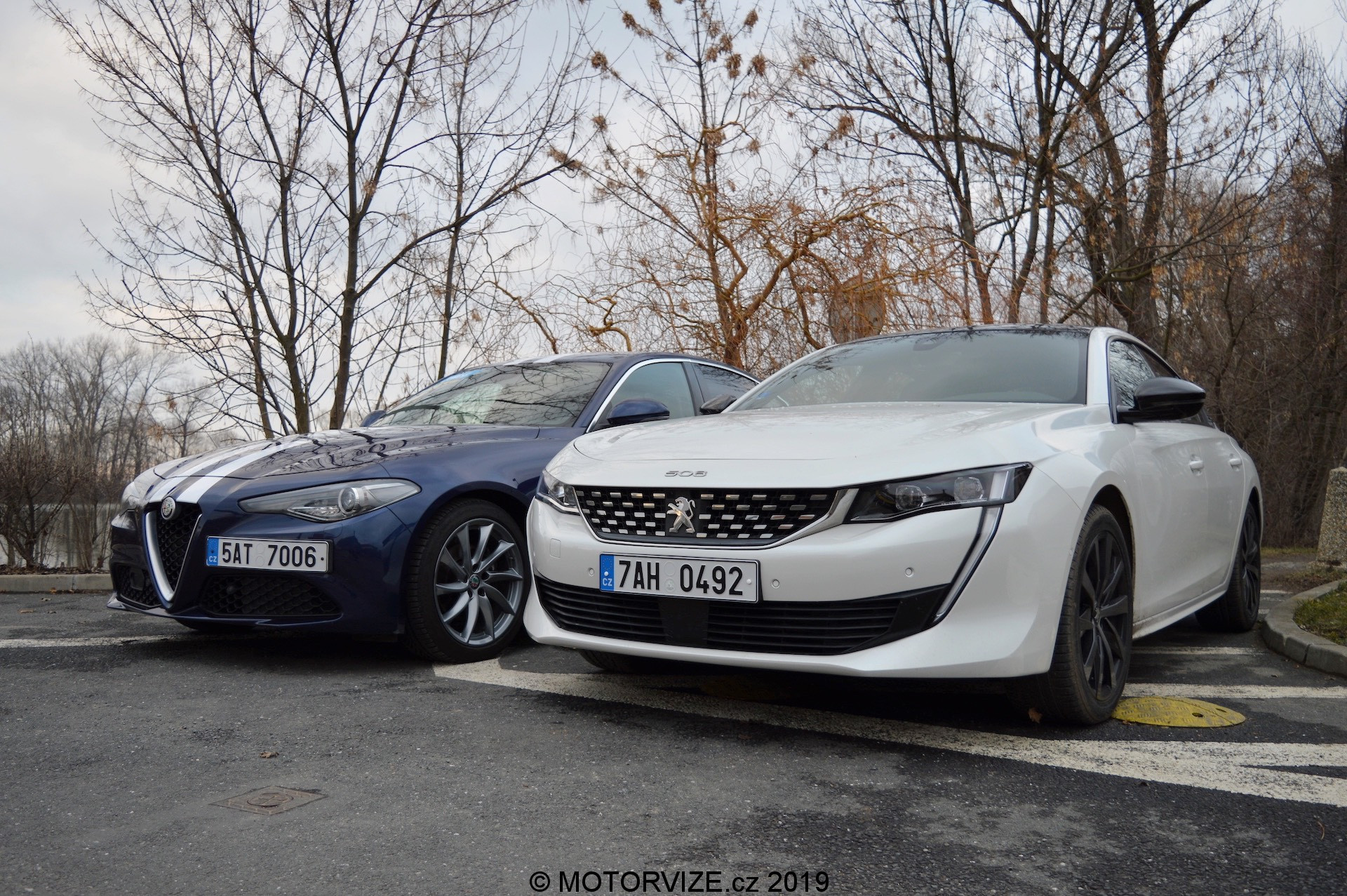 Srovnávací test: 180 koní v naftě (AR Giulia) a v benzínu (Peugeot 508)