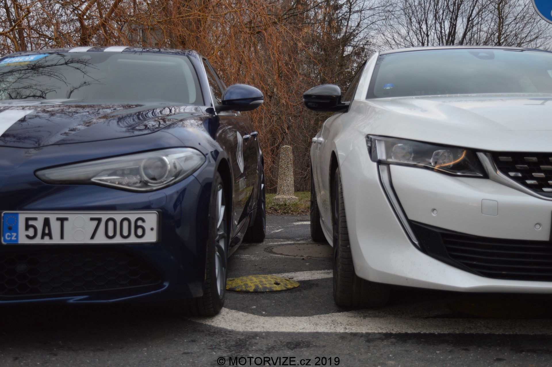 Srovnávací test: 180 koní v naftě (AR Giulia) a v benzínu (Peugeot 508)
