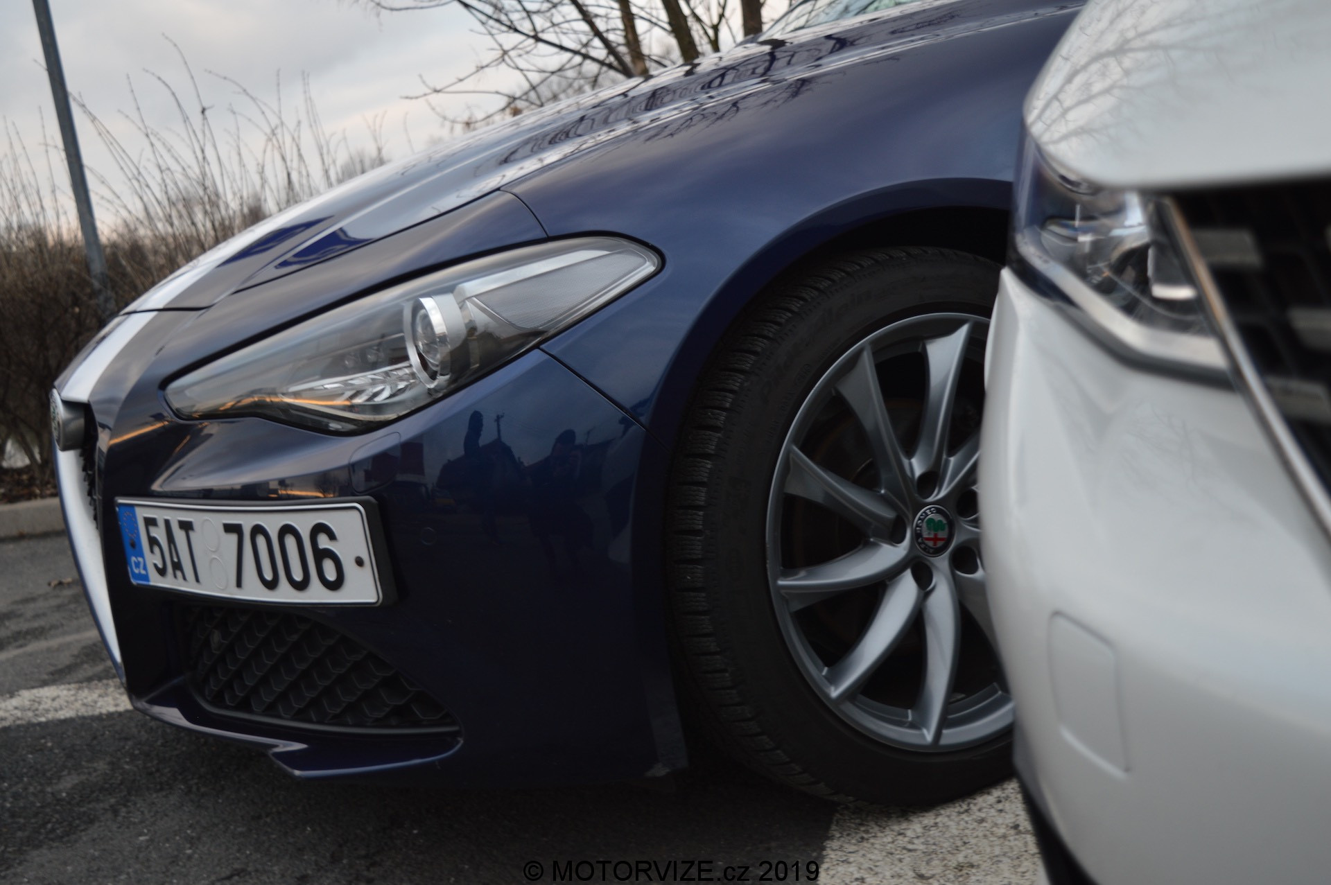 Srovnávací test: 180 koní v naftě (AR Giulia) a v benzínu (Peugeot 508)
