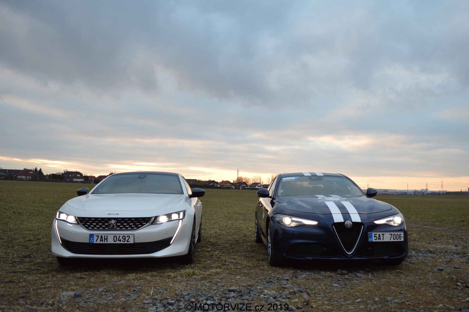 Srovnávací test: 180 koní v naftě (AR Giulia) a v benzínu (Peugeot 508)