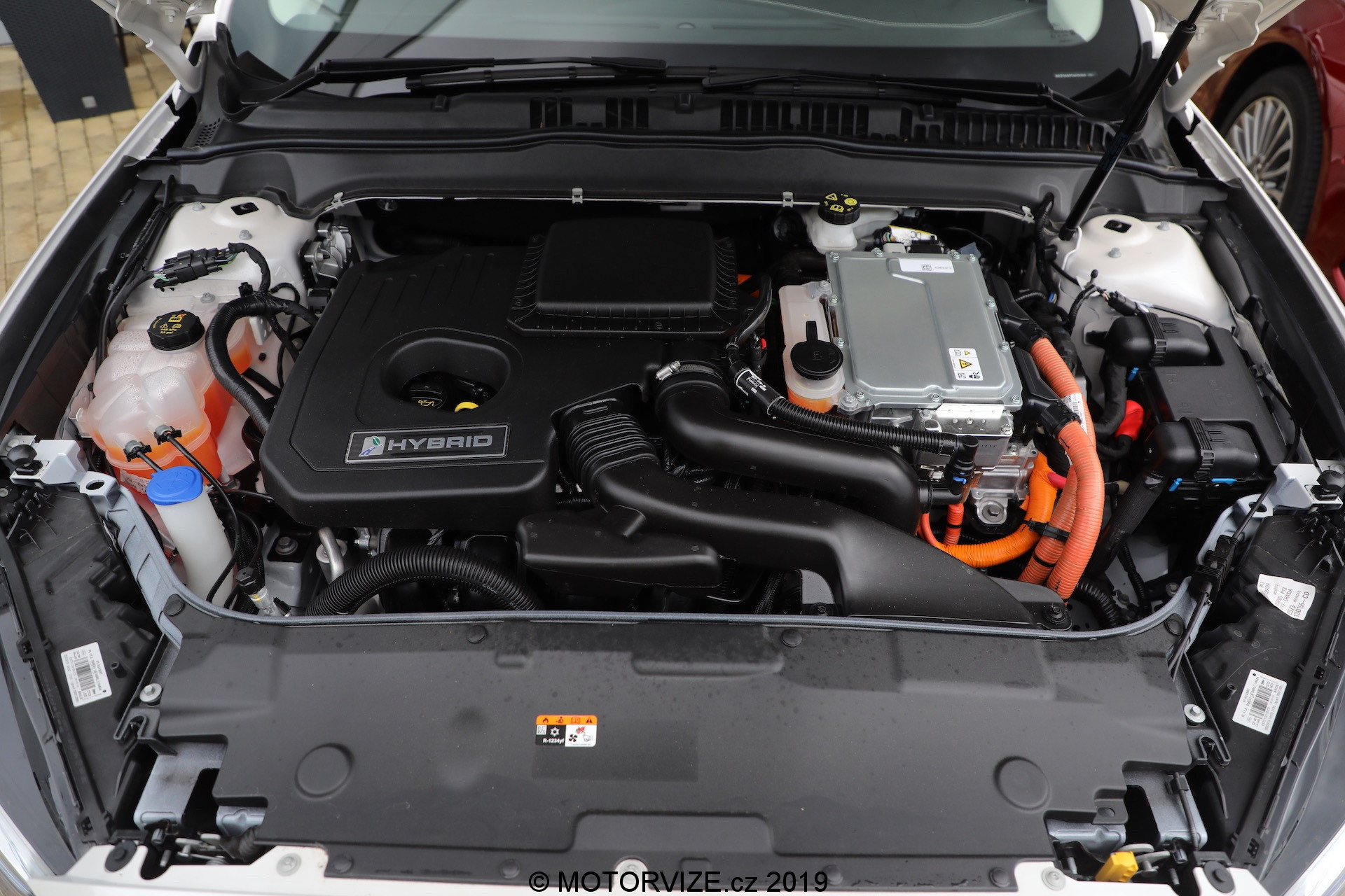 Ford Mondeo Kombi hybrid a první svezení