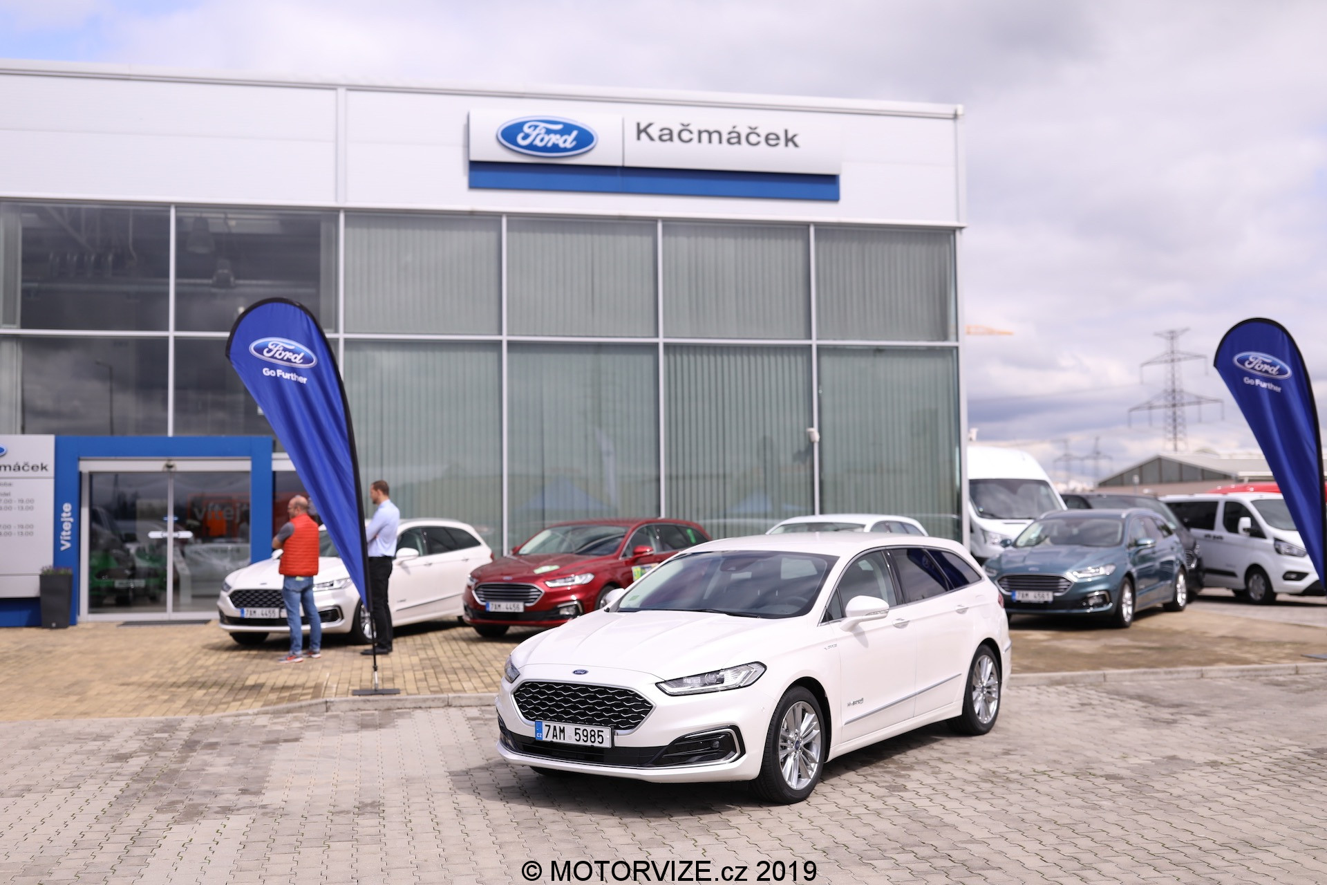 Ford Mondeo Kombi hybrid a první svezení