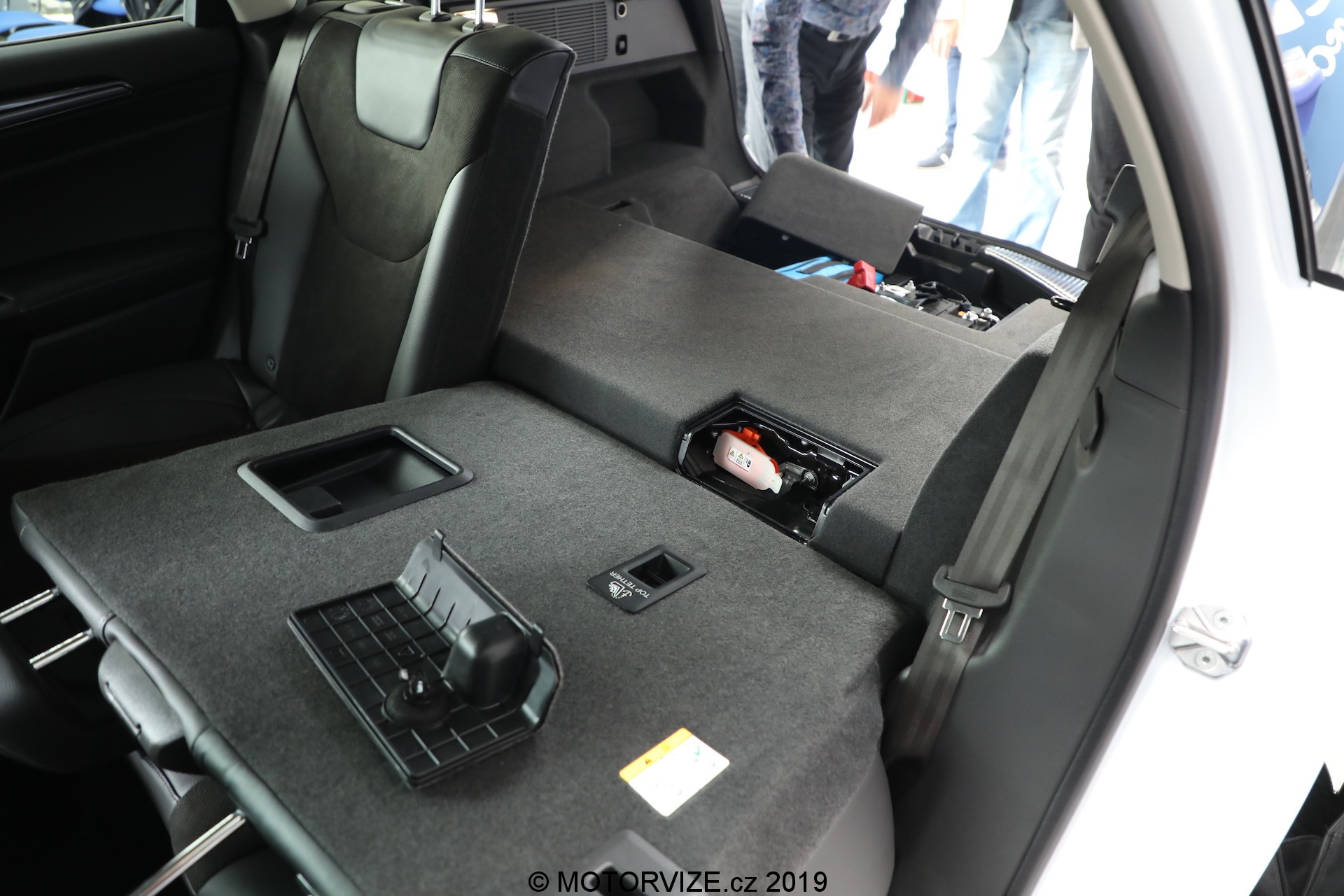 Ford Mondeo Kombi hybrid a první svezení