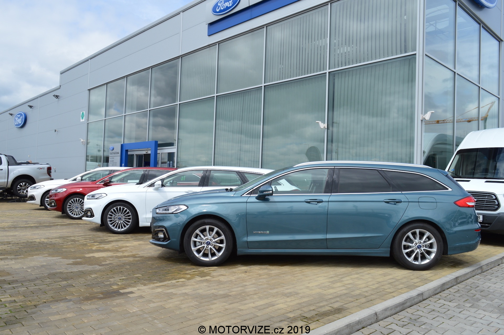 Ford Mondeo Kombi hybrid a první svezení
