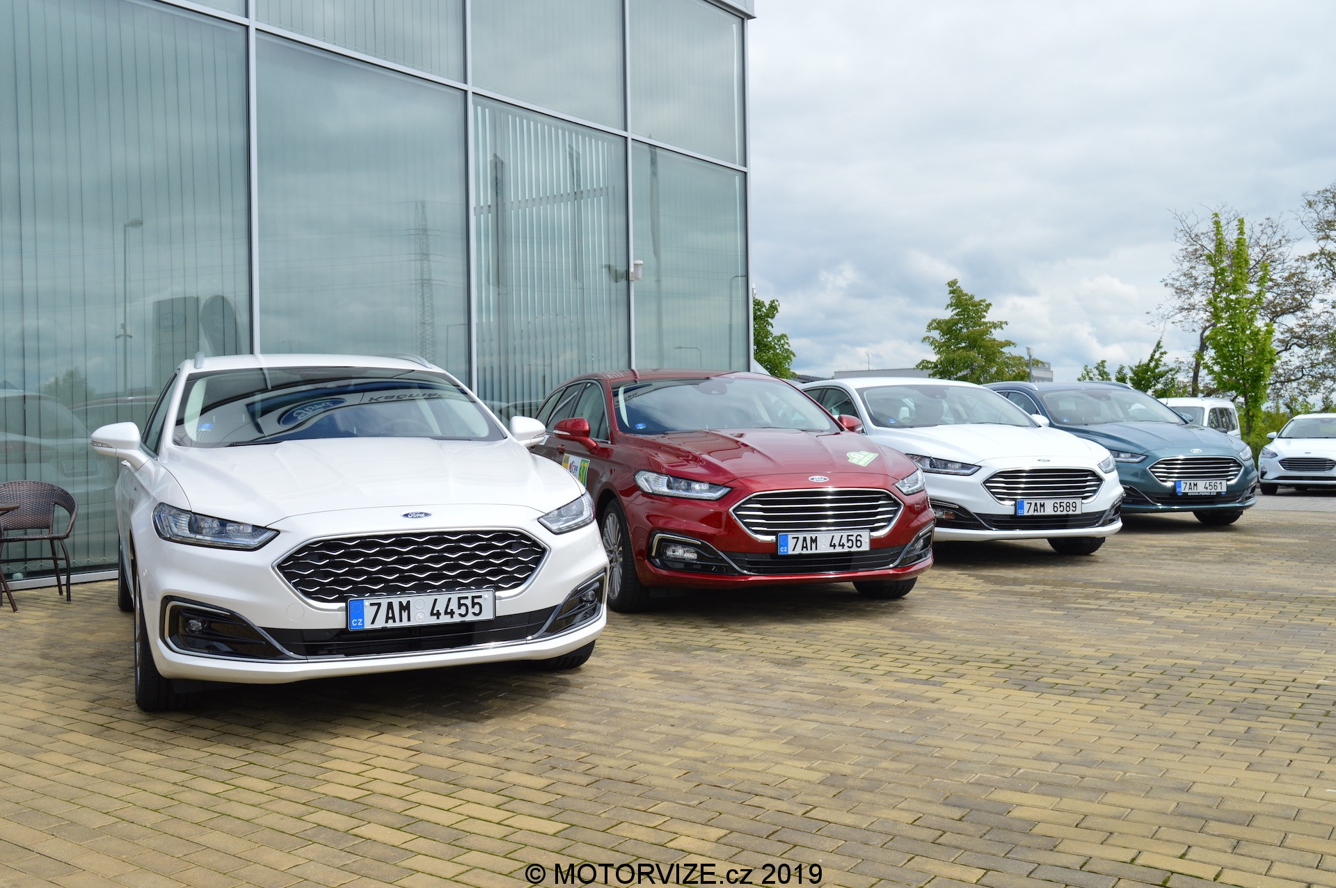 Ford Mondeo Kombi hybrid a první svezení