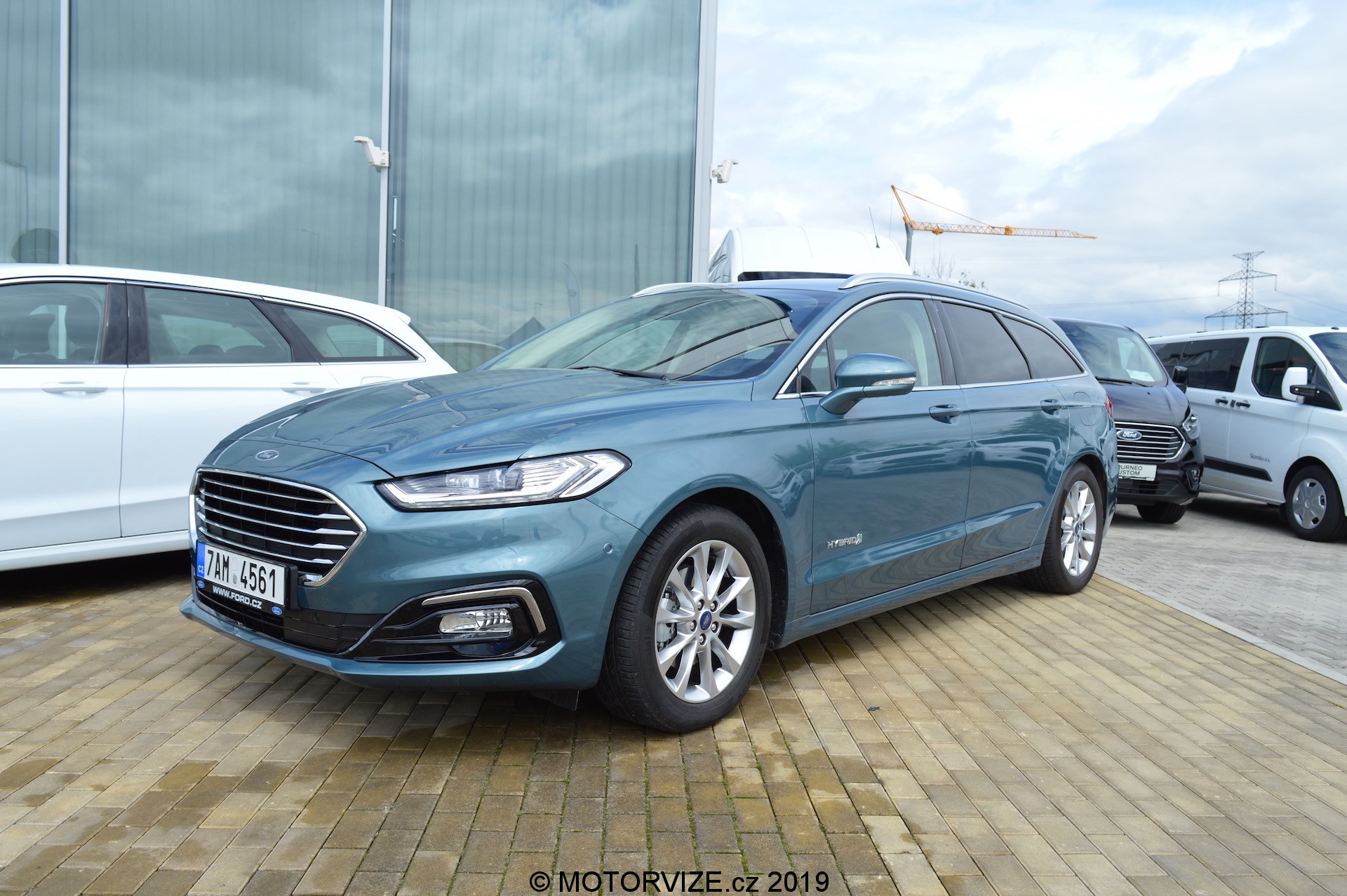 Ford Mondeo Kombi hybrid a první svezení