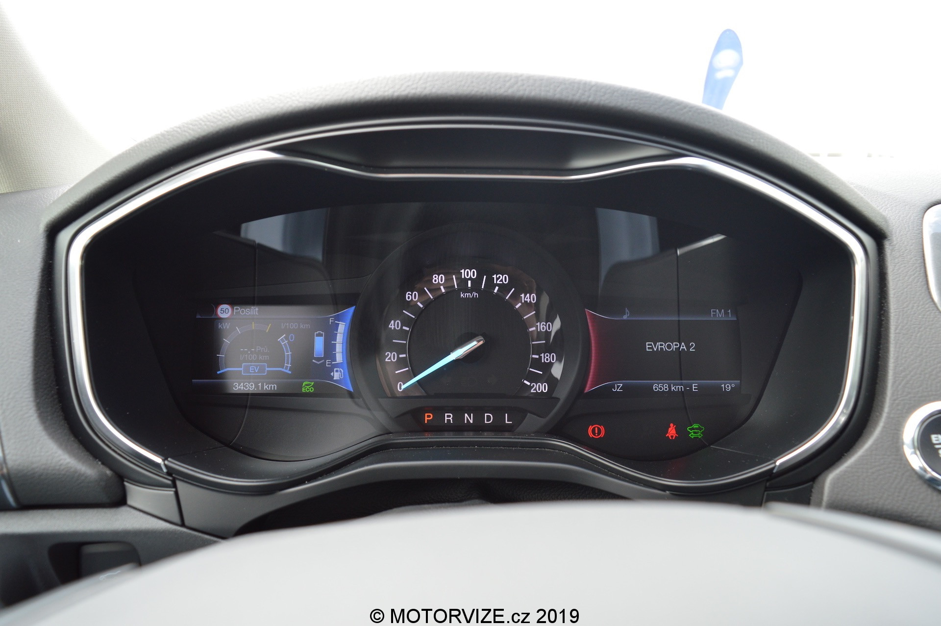 Ford Mondeo Kombi hybrid a první svezení