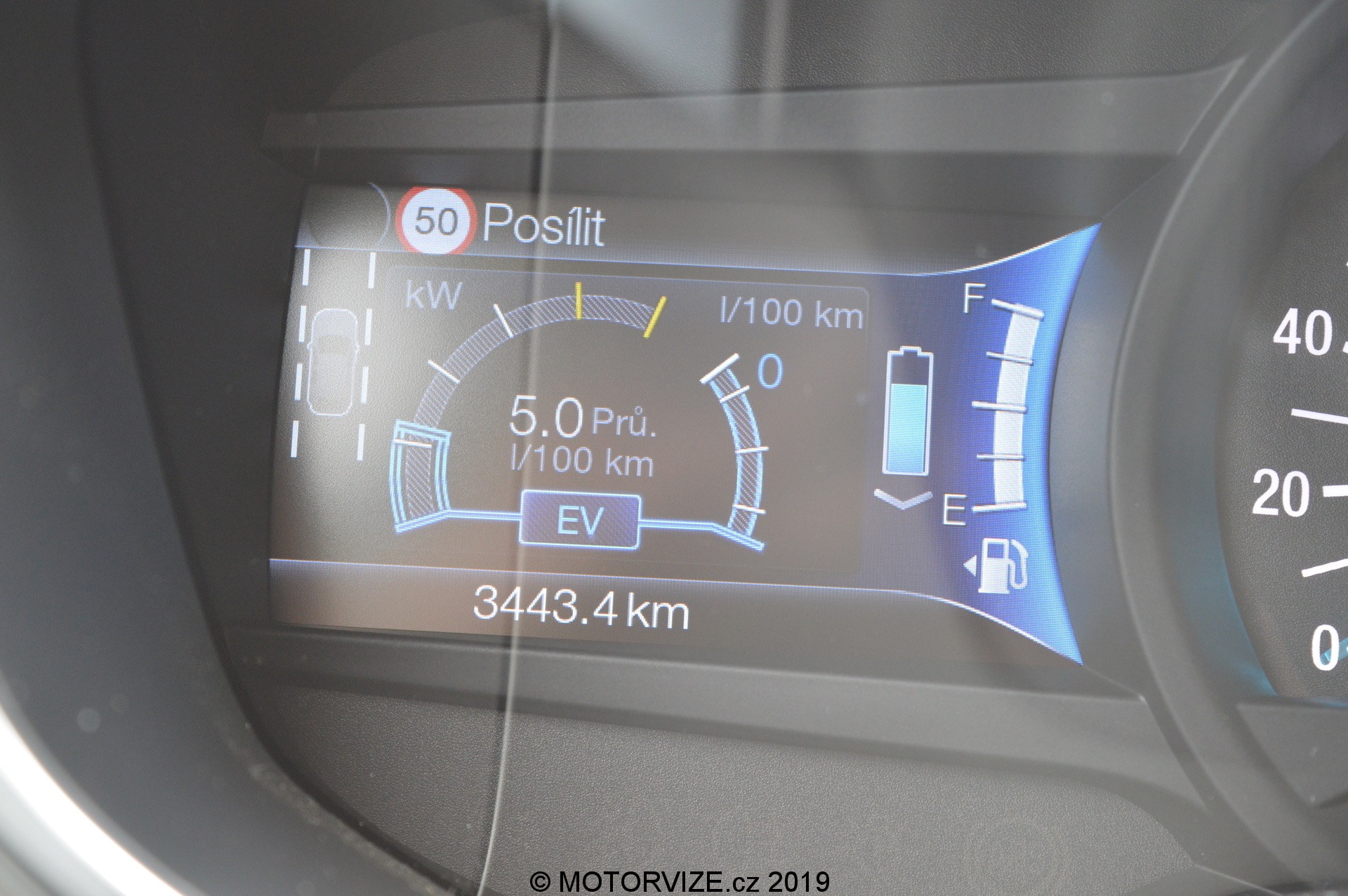 Ford Mondeo Kombi hybrid a první svezení