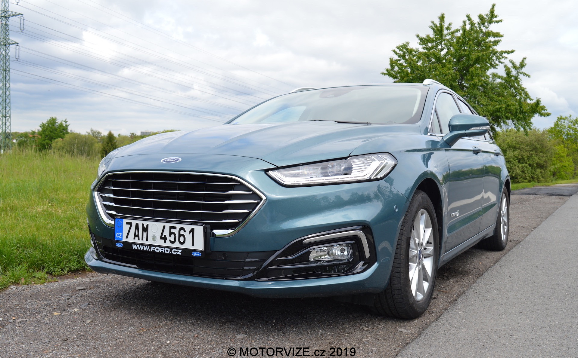 Ford Mondeo Kombi hybrid a první svezení