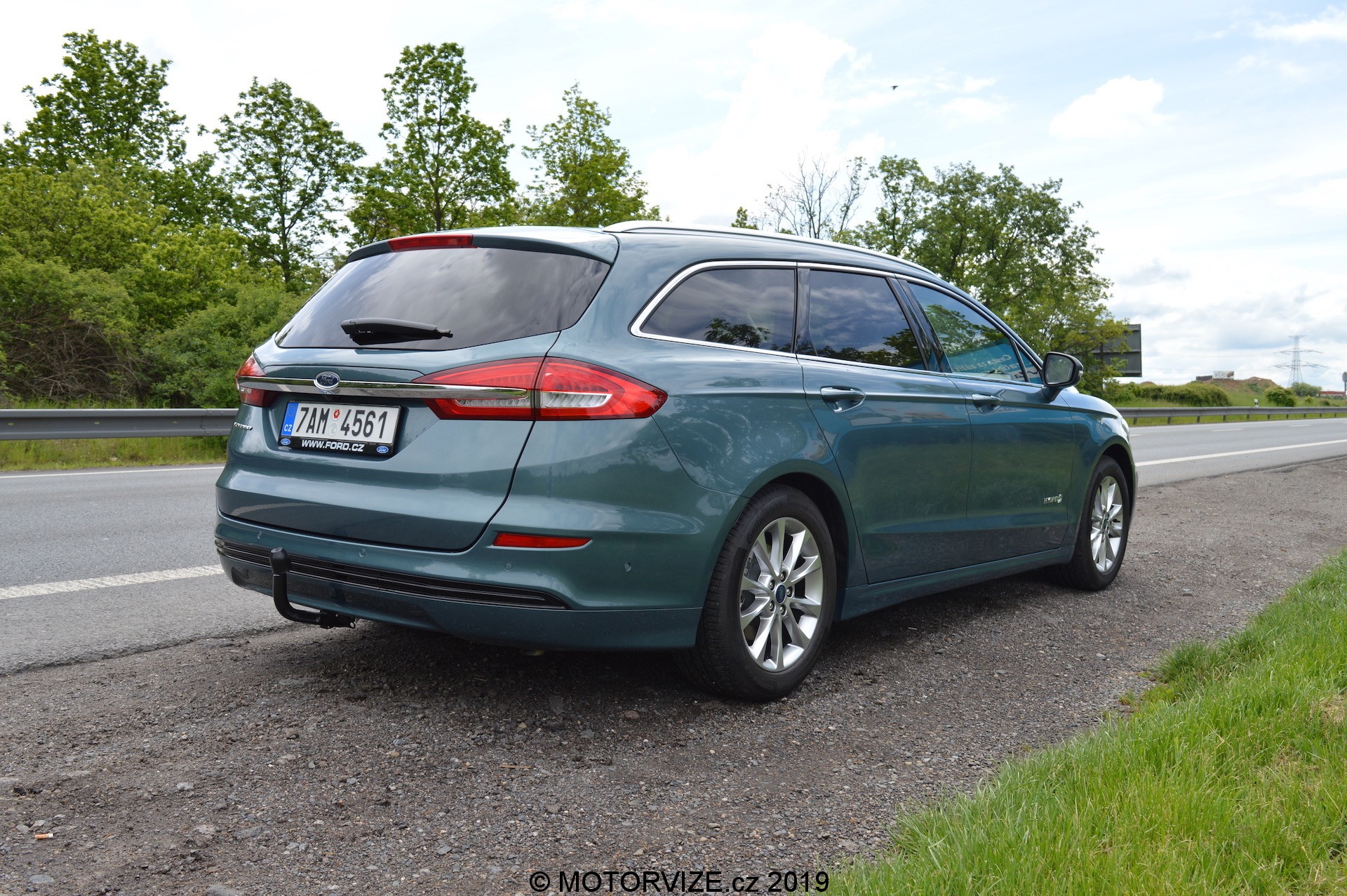 Ford Mondeo Kombi hybrid a první svezení