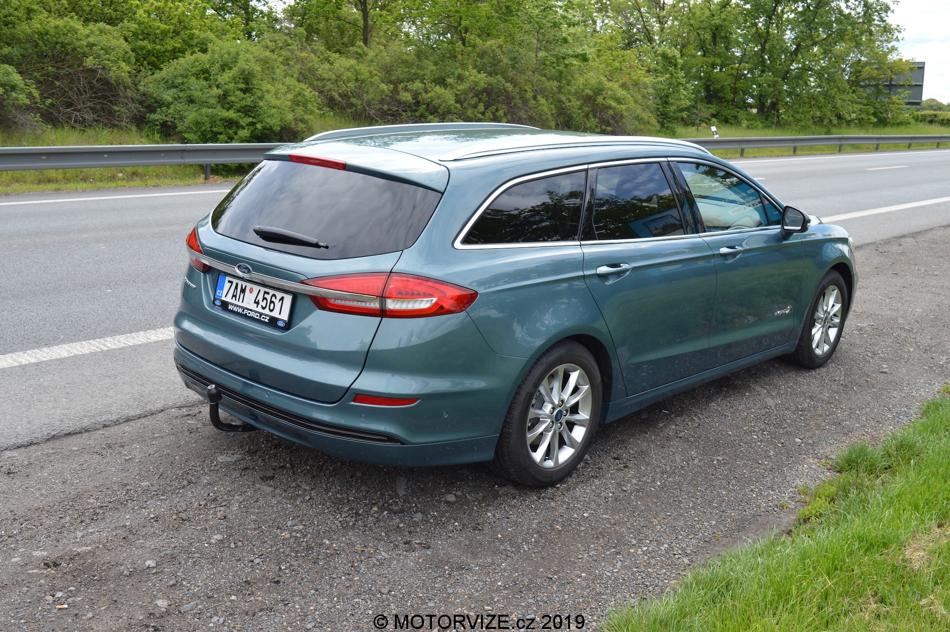 Ford Mondeo Kombi hybrid a první svezení