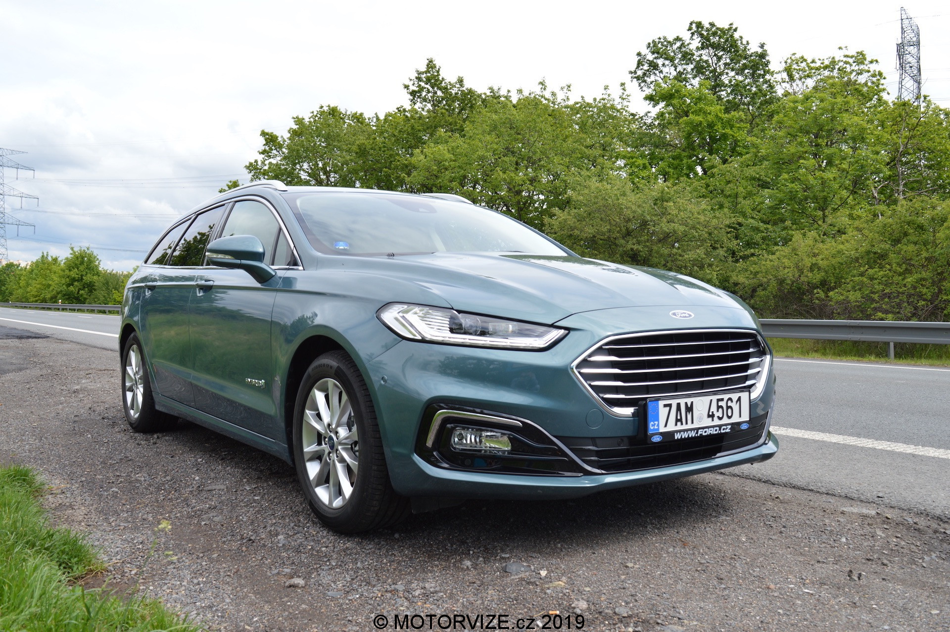 Ford Mondeo Kombi hybrid a první svezení