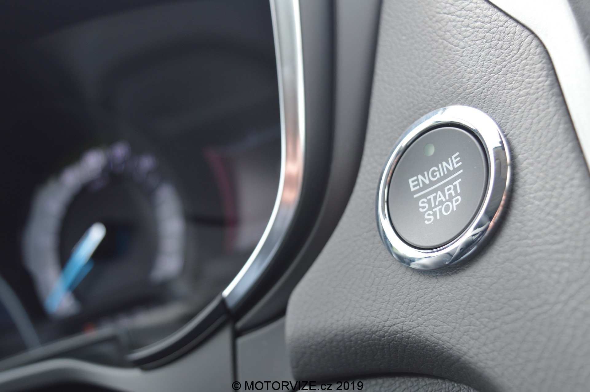 Ford Mondeo Kombi hybrid a první svezení