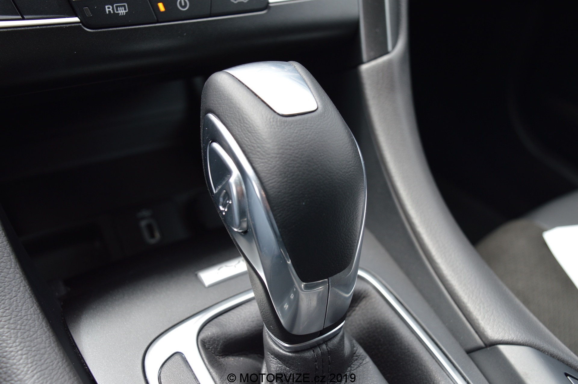 Ford Mondeo Kombi hybrid a první svezení