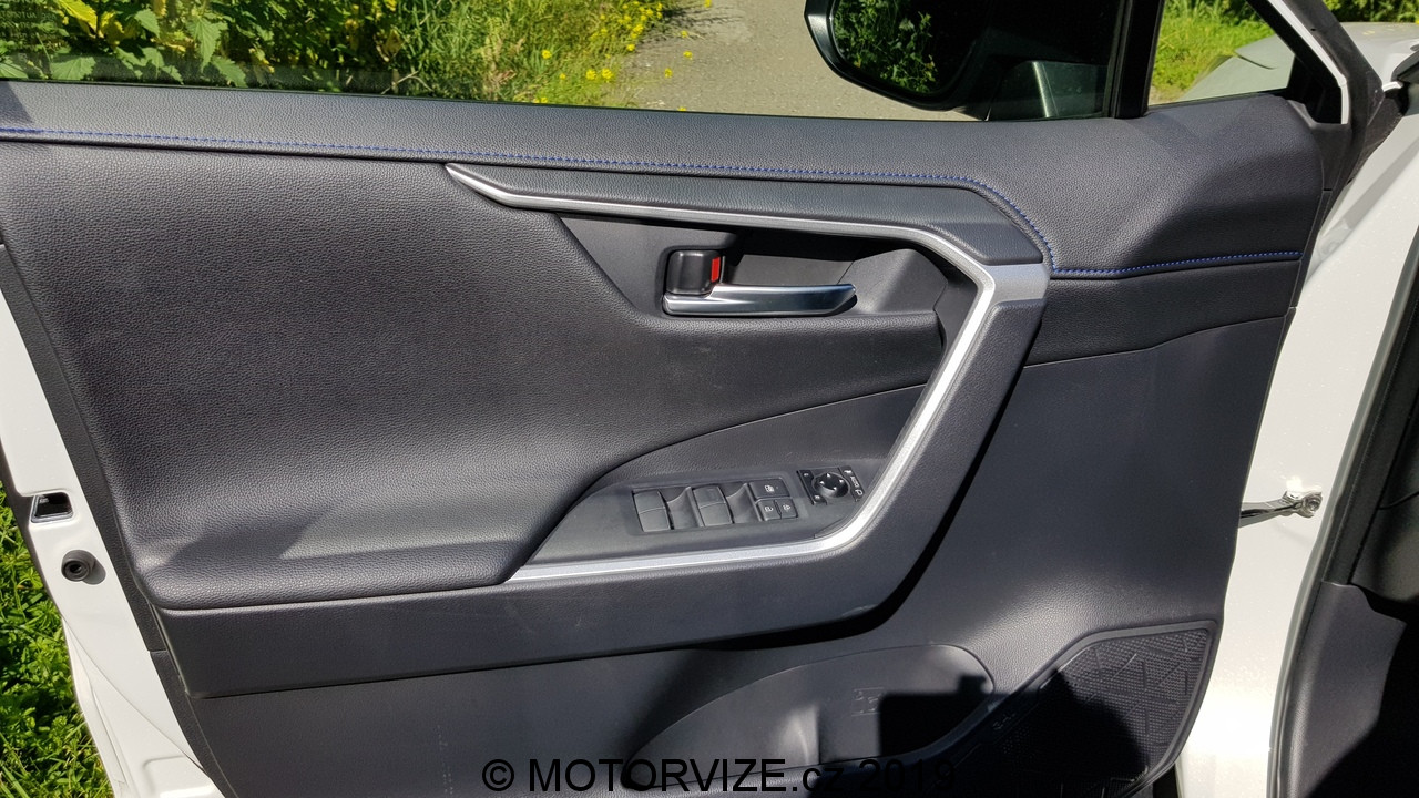 TEST: Toyota RAV 4 Hybrid 2WD (2019)