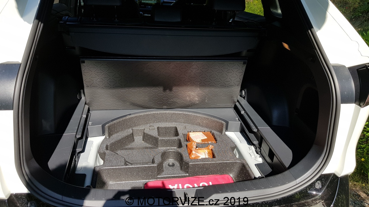 TEST: Toyota RAV 4 Hybrid 2WD (2019)