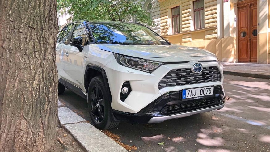 Toyota RAV4 hybrid 2WD: městský crossover 21. století