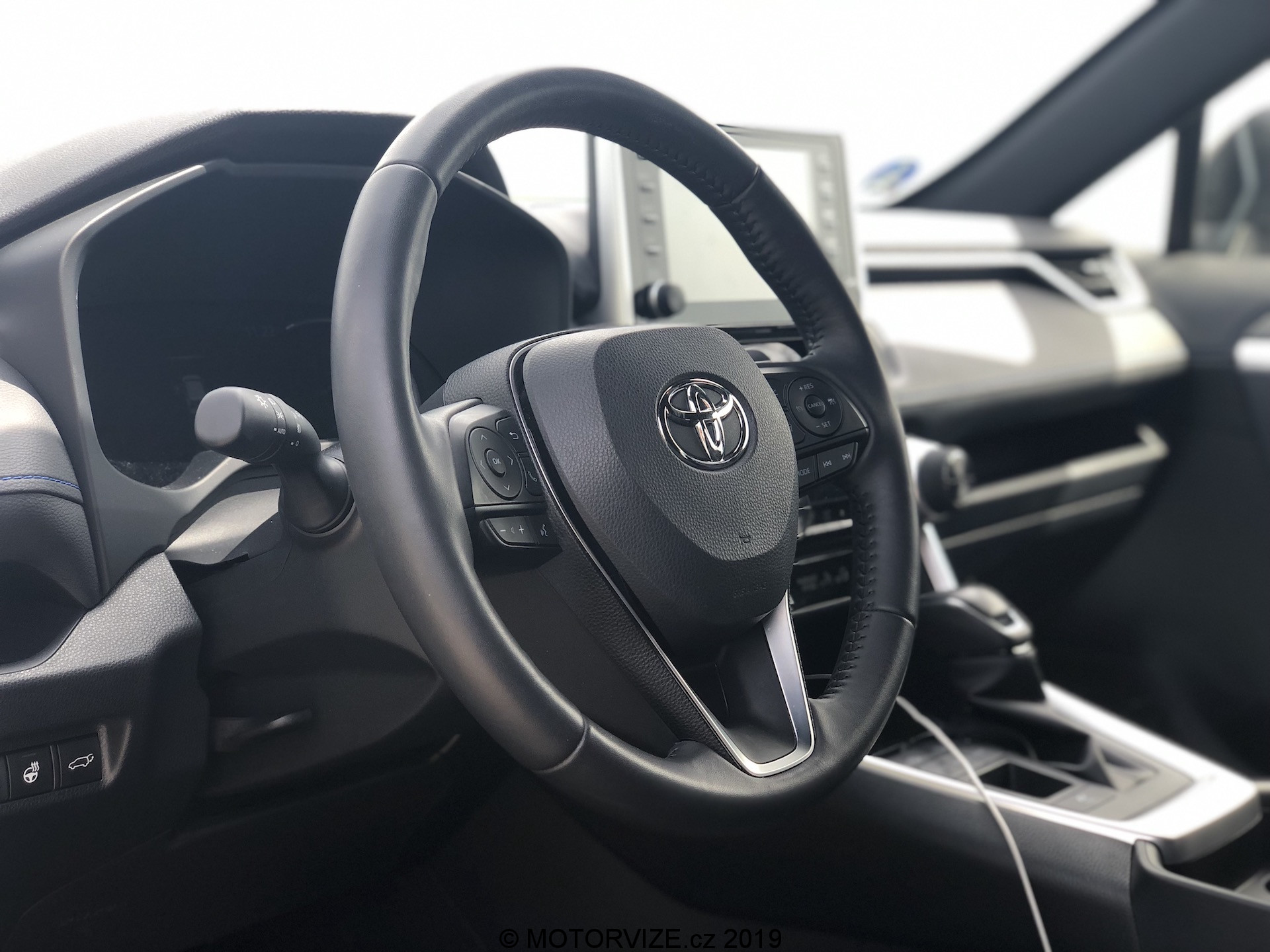 TEST: Toyota RAV 4 Hybrid 2WD (2019)