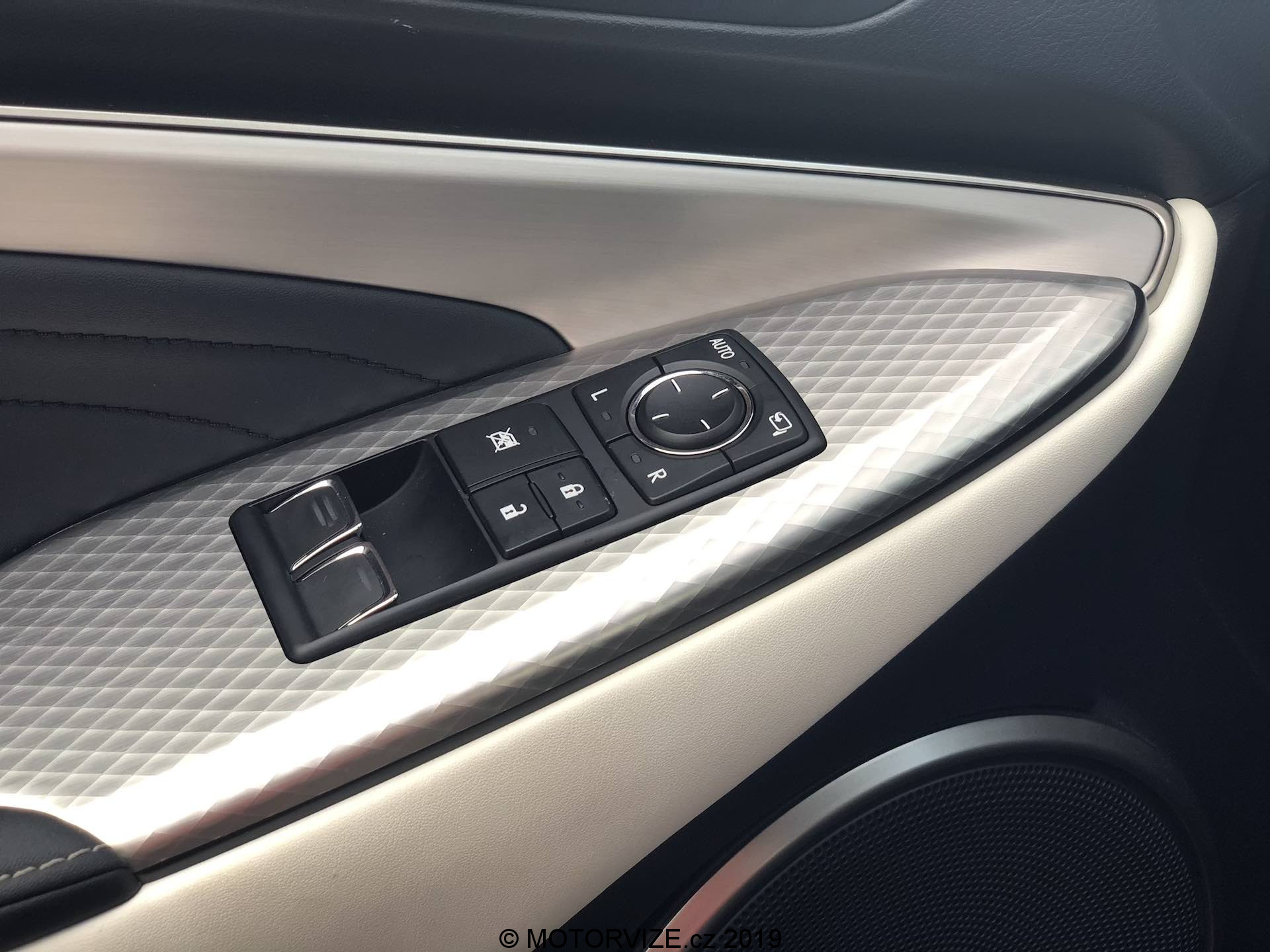 TEST: Lexus RC 300h F SPORT TOP (2019)