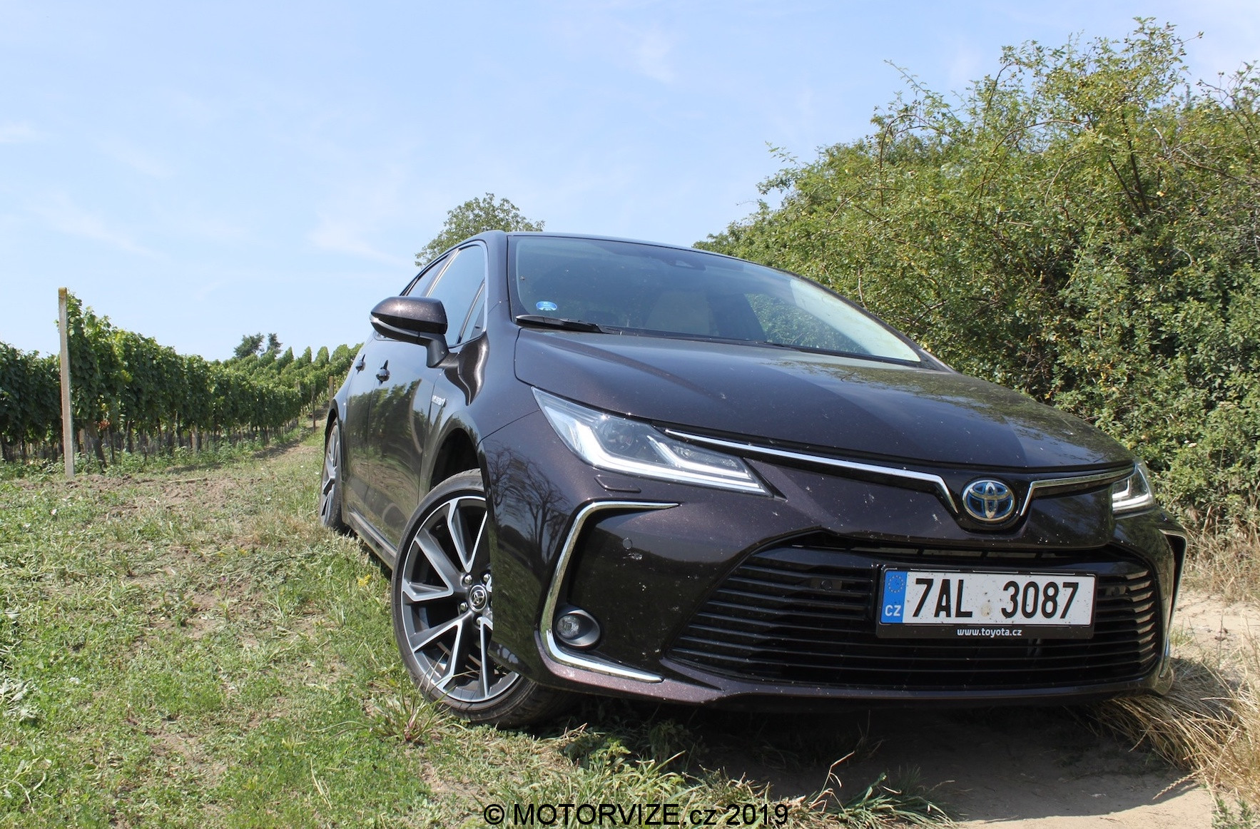 TEST: Toyota Corolla Sedan 1.8 Hybrid (2019)
