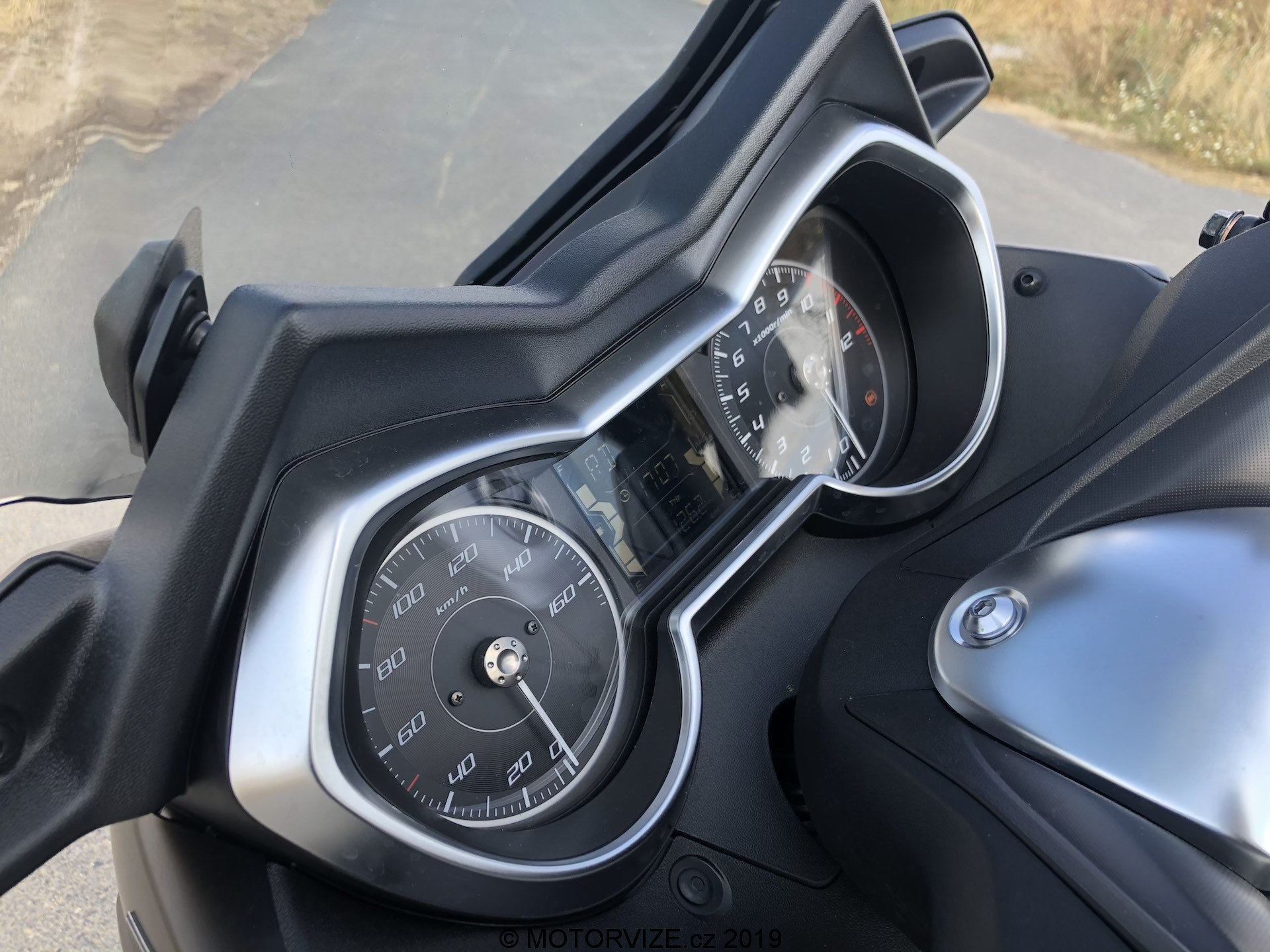 TEST: Yamaha X-MAX 125 IRON (2019)