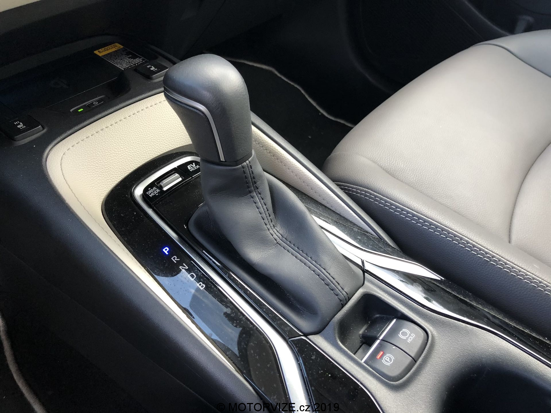 TEST: Toyota Corolla Sedan 1.8 Hybrid (2019)