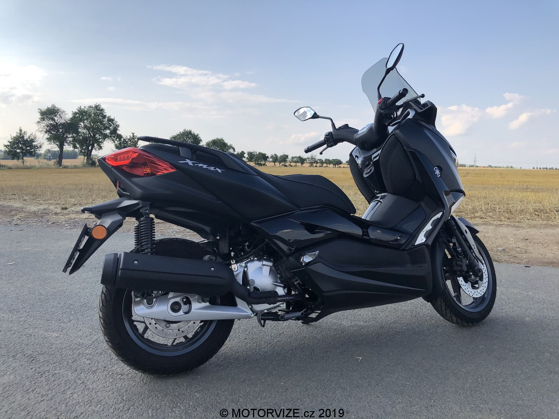 TEST: Yamaha X-MAX 125 IRON (2019)