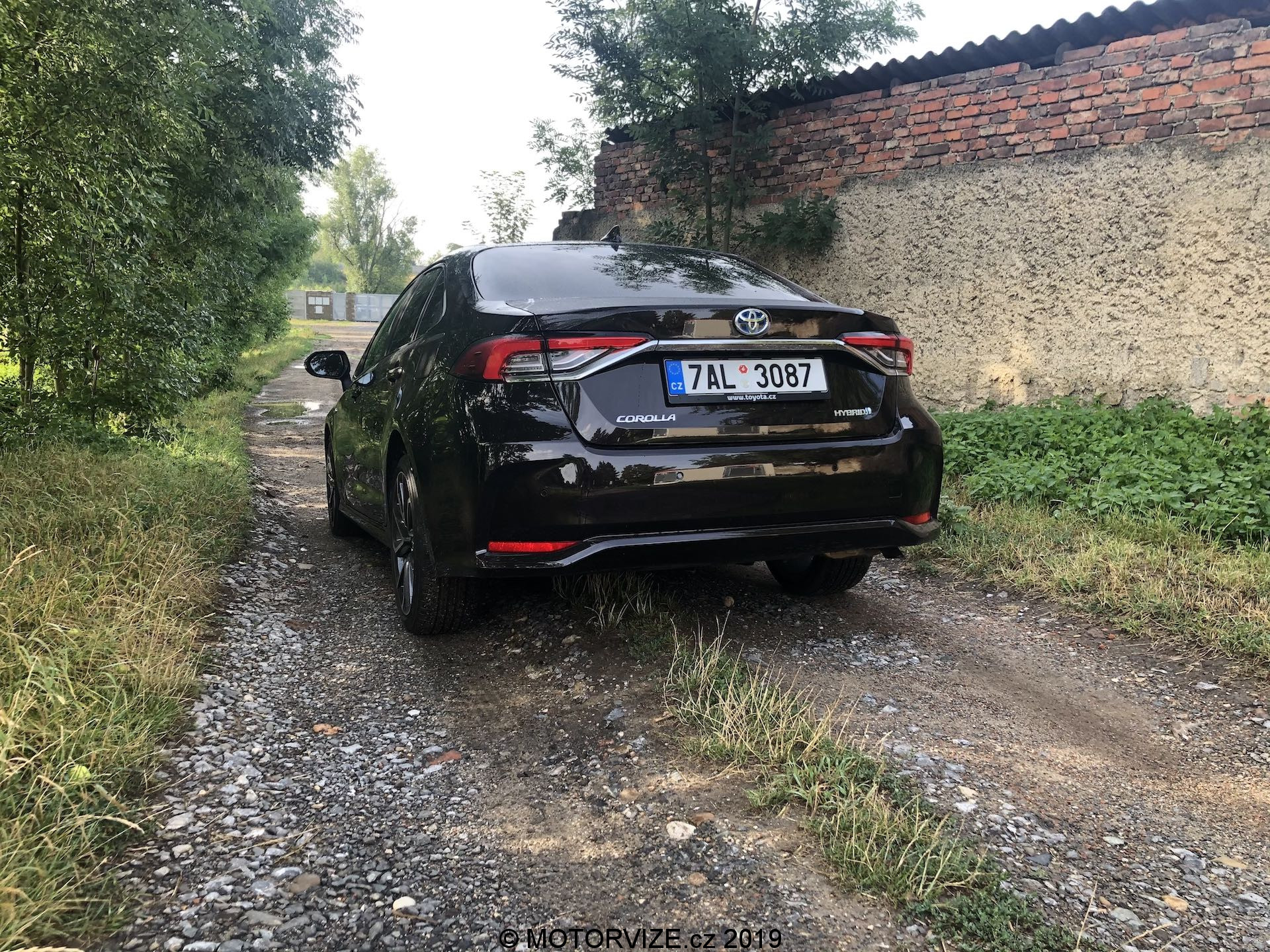 TEST: Toyota Corolla Sedan 1.8 Hybrid (2019)