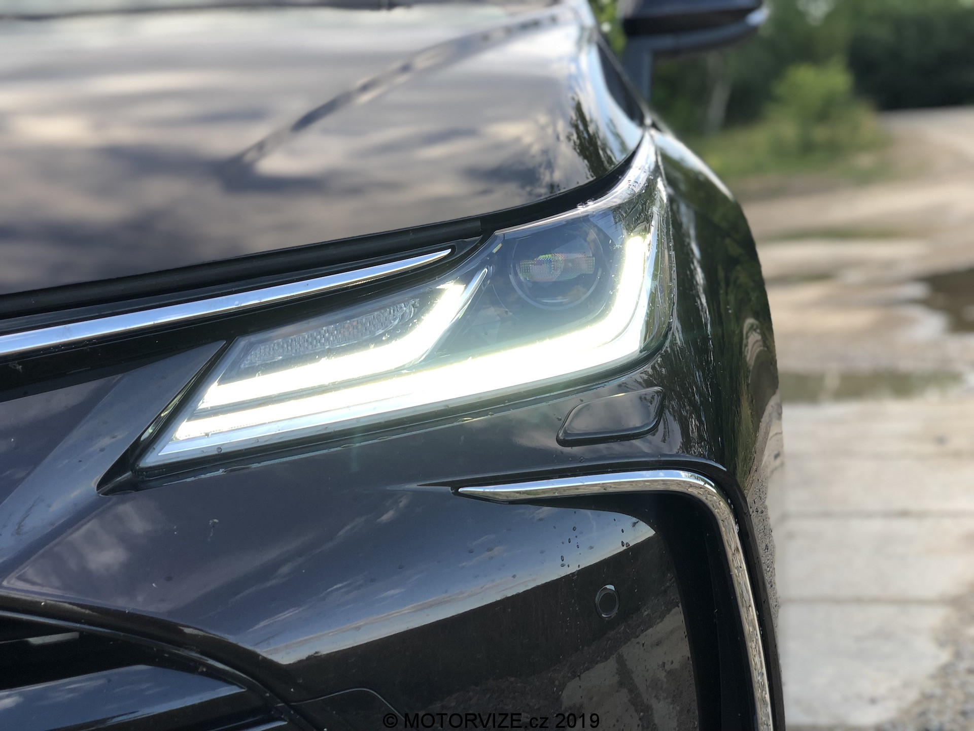 TEST: Toyota Corolla Sedan 1.8 Hybrid (2019)