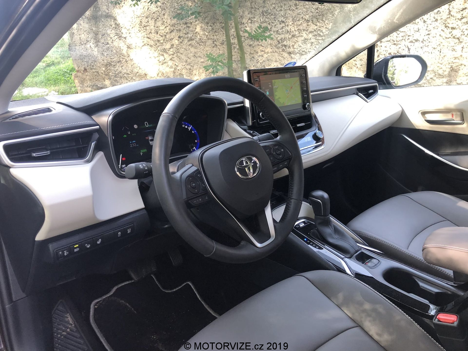 TEST: Toyota Corolla Sedan 1.8 Hybrid (2019)