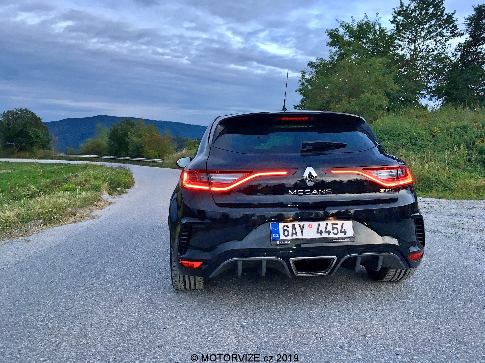 TEST: s Renaultem Megane R.S. TCe 280 na roadtripu do nebes (2019)