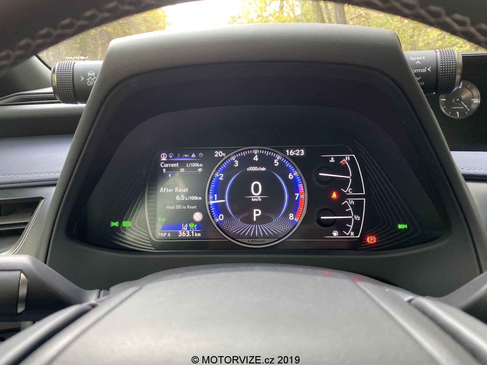 TEST: Lexus UX 200 (2019)