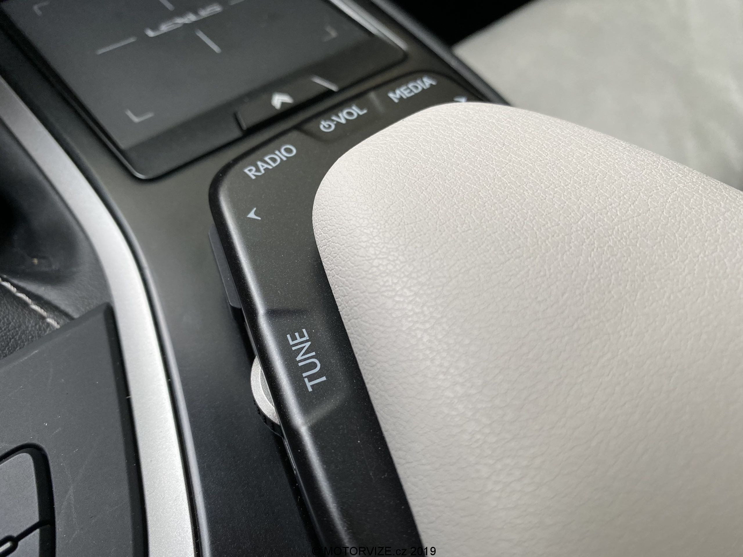 TEST: Lexus UX 200 (2019)