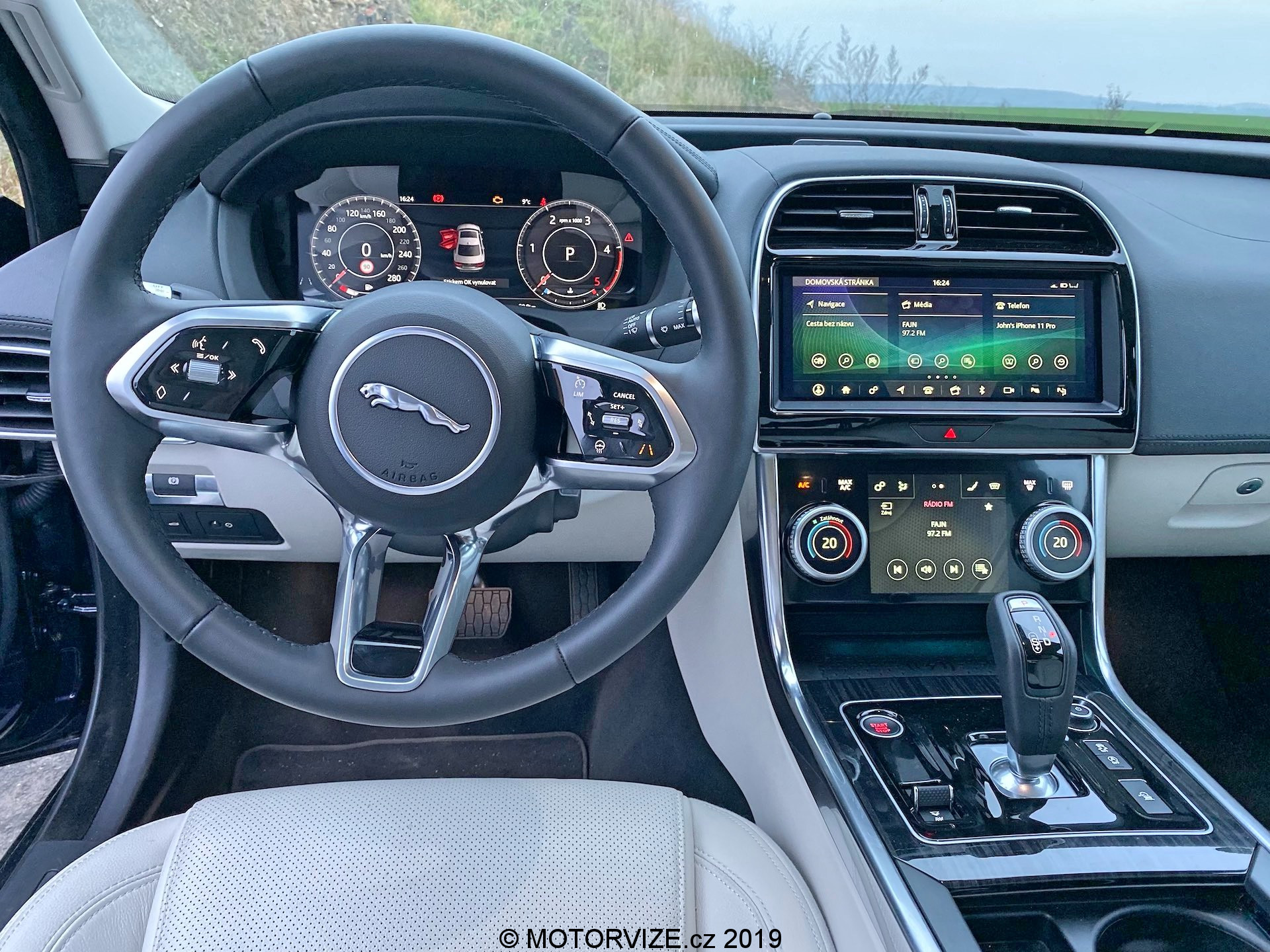 TEST: Jaguar XE 20d AWD (2019)