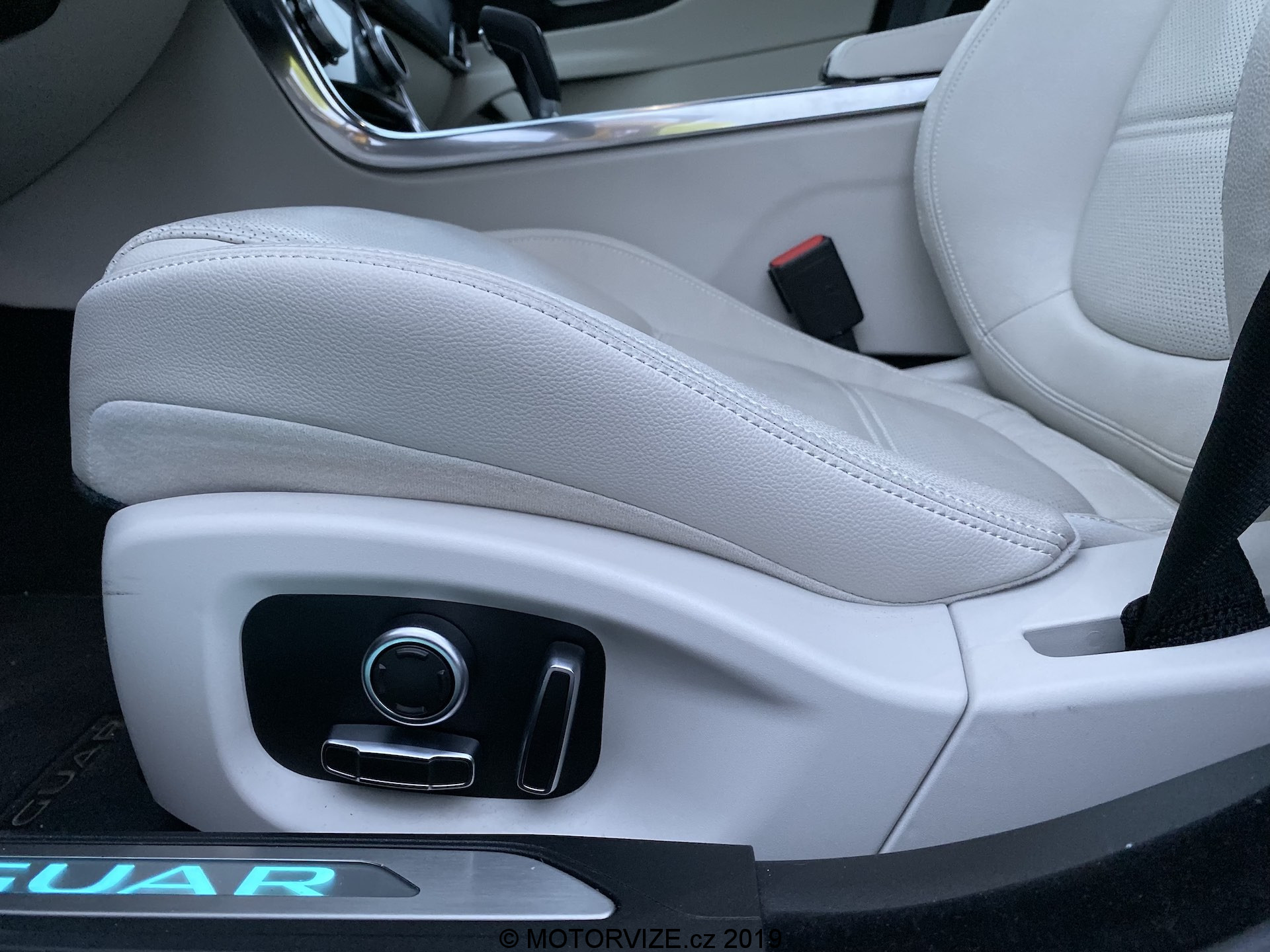 TEST: Jaguar XE 20d AWD (2019)