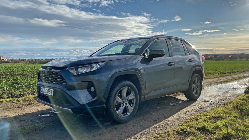 Toyota RAV4 2.0 Multidrive AWD: rodinný vůz a konečně správné SUV.?