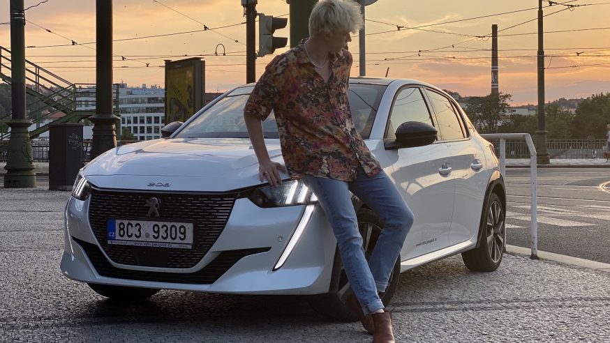 Videorozhovor: Za Volantem s Adamem Mišíkem v Peugeotu 208