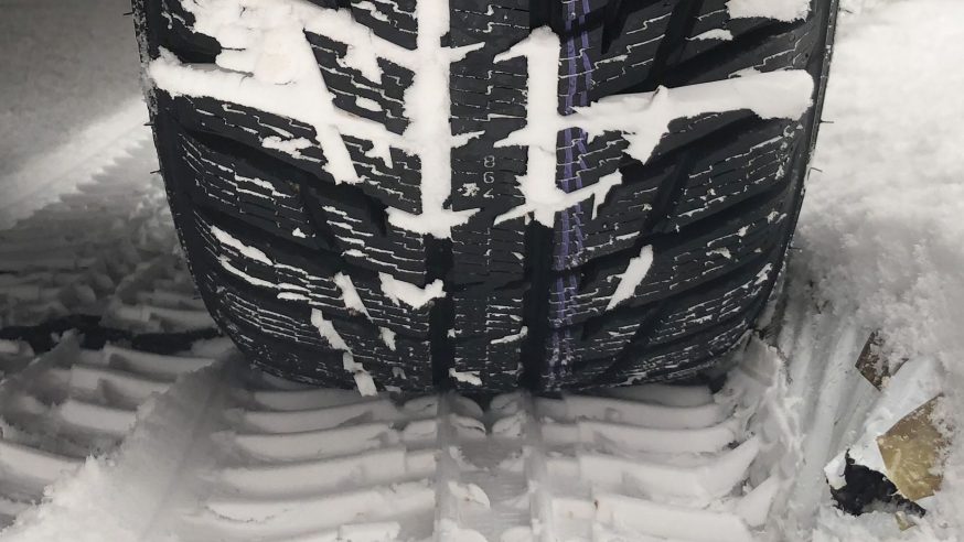 Autobild prověřil 50 zimních pneumatik i dvě české značky, jedna skončila v druhé půlce