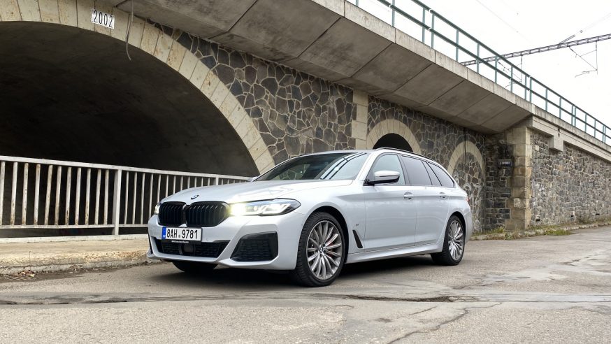 BMW 540d xDrive Touring: rodinný kombík, který zaujme i sportovce