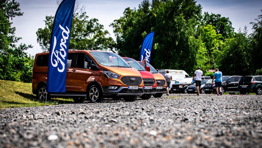 Do terénu i s dodávkou: vyzkoušeli jsme verze Active a Trail v rámci Ford Survival Day