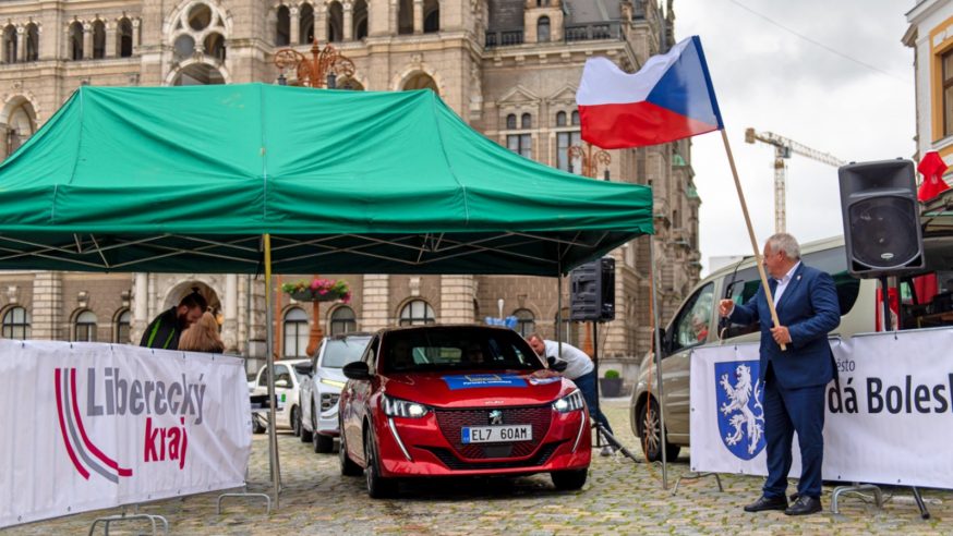 S Peugeot e-208 na ECO Energy Rally Bohemia: jaká míra rizika je ještě únosná – 2 proražené gumy