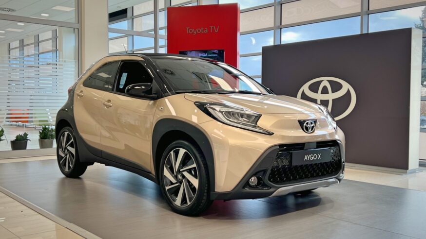 Toyota Aygo (X) přijíždí jako crossover – „mini“ vůz z Kolína se vejde i do 300.000 Kč